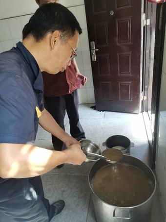 景焦能源公司工會(huì)持續(xù)開展系列高溫慰問活動(dòng)3 (1).jpg 景焦能源公司工會(huì)持續(xù)開展系列高溫慰問活動(dòng)3 (1).jpg