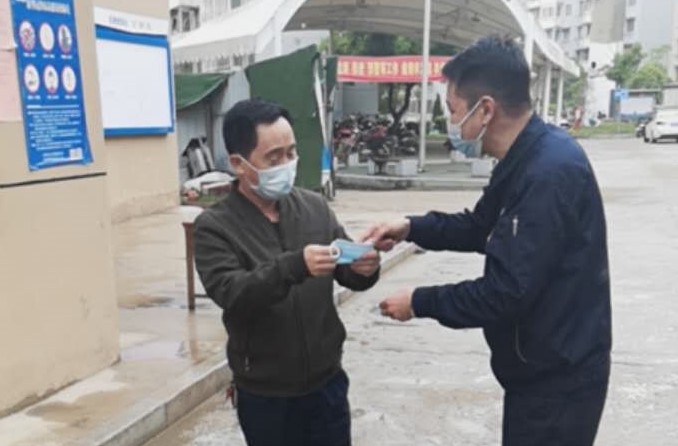 景焦能源動(dòng)力廠開展黨員進(jìn)社區(qū)服務(wù)助力“雙創(chuàng)雙修”1.jpg 景焦能源動(dòng)力廠開展黨員進(jìn)社區(qū)服務(wù)助力“雙創(chuàng)雙修”1.jpg