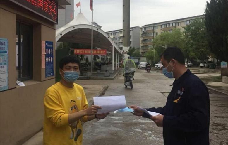 景焦能源動(dòng)力廠開展黨員進(jìn)社區(qū)服務(wù)助力“雙創(chuàng)雙修”2.jpg 景焦能源動(dòng)力廠開展黨員進(jìn)社區(qū)服務(wù)助力“雙創(chuàng)雙修”2.jpg